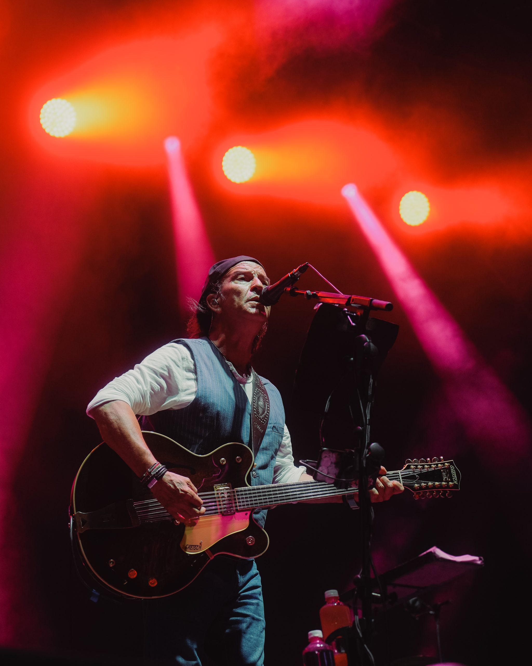 Los Secretos emocionen València amb una nit de nostàlgia i grans himnes generacionals en els Concerts de Vivers