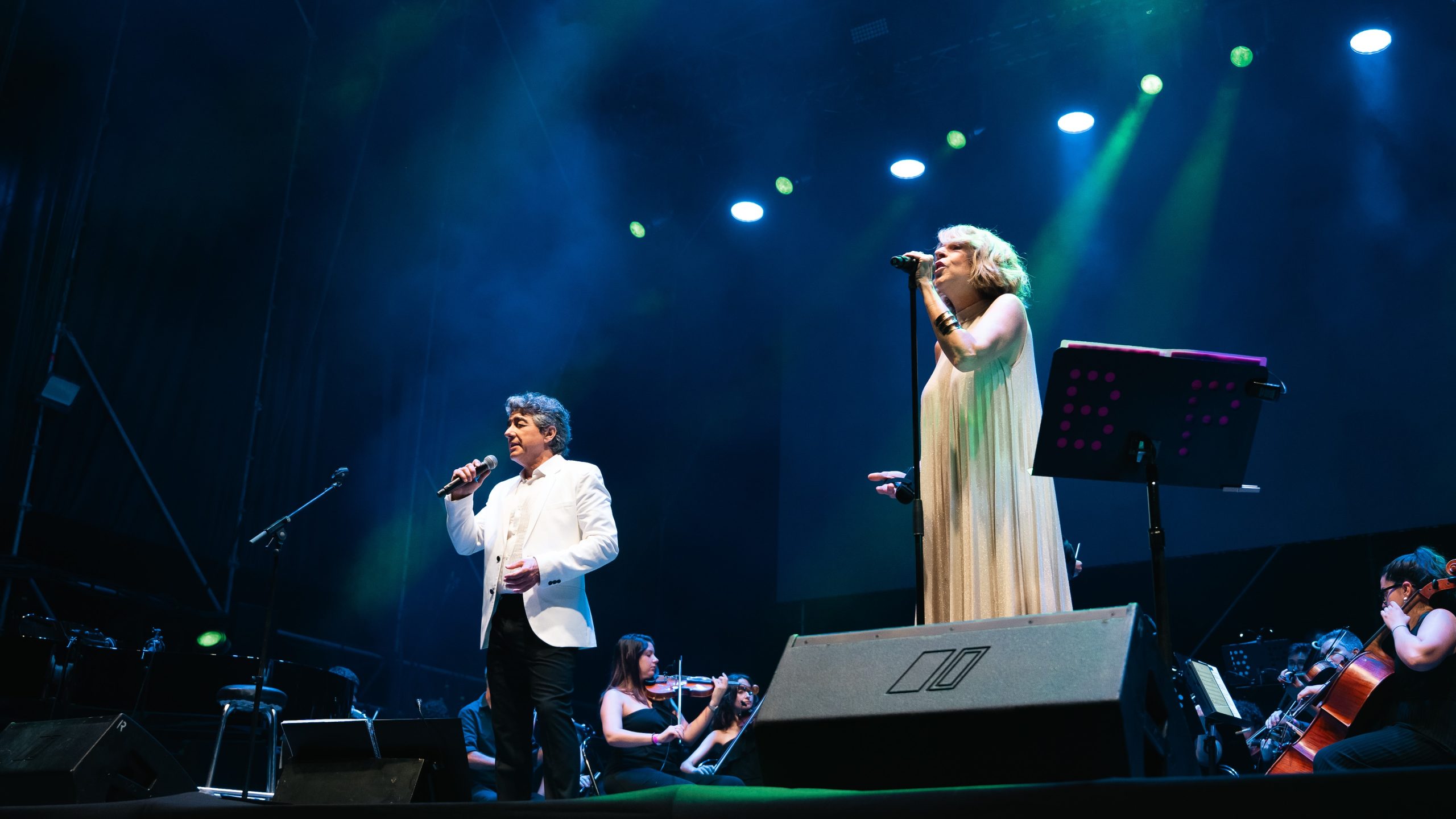 Sole Giménez y Juan Valderrama inauguran los Conciertos de Viveros 2025 con su espectáculo sinfónico «Algo Contigo»